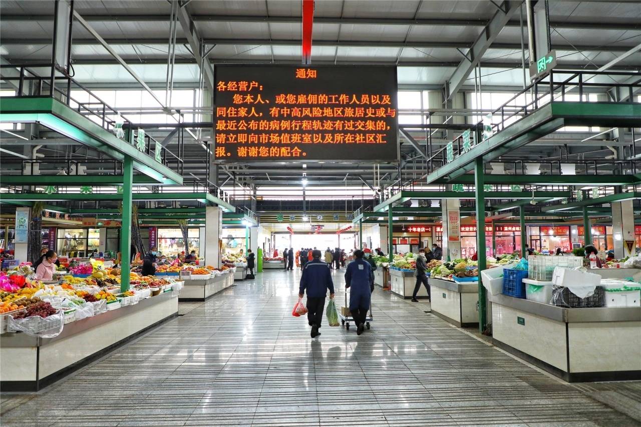 记者实地探访_综合市场_防控_人员