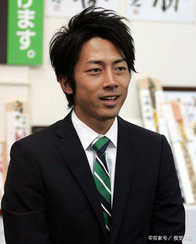 38岁小泉进次郎进入内阁父亲是前首相被认为是安倍最佳接班人