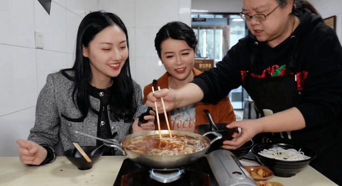 brtv京城美食地图新推红姐有廖她们俩确实有料