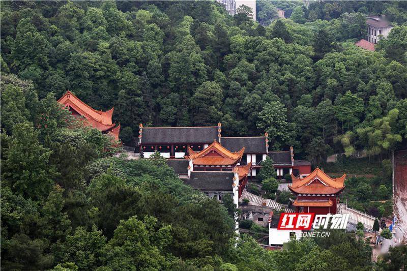 昭山好一組山市晴嵐圖