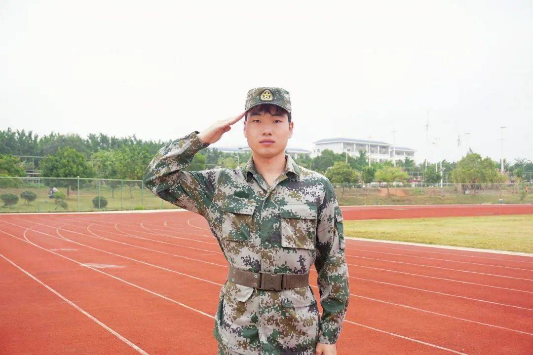 学长教官正在向你奔来_军训_军兵种_训练