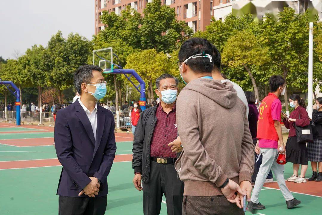 东莞市麻涌镇镇长何俊聪 指导核酸采样工作