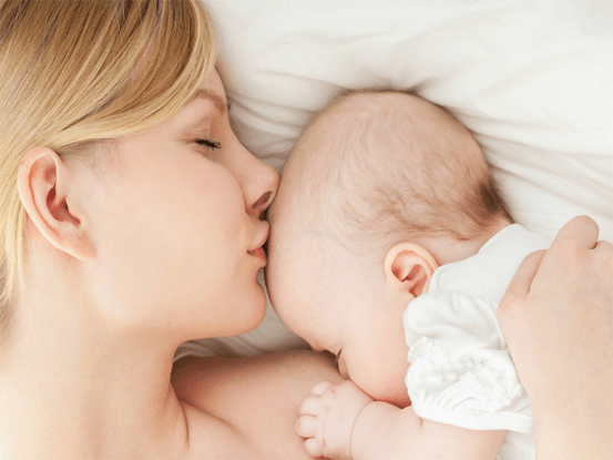 一个半月的宝宝,母乳喂养一小时一次正常吗？