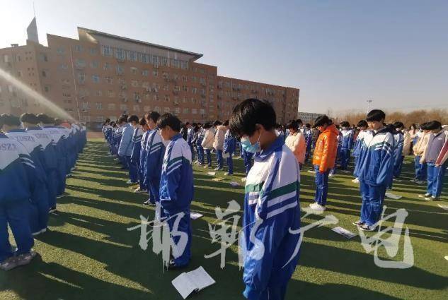 邯郸市肥乡区第三中学举行国家公祭日主题升旗仪式