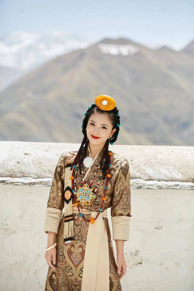 刘涛美到了西藏穿一身藏袍配脏辫有异域风情意外有了公主气质