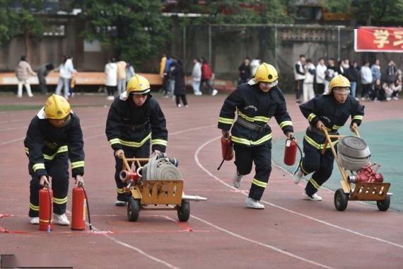 科目|四川内江：大中学生赛消防技能