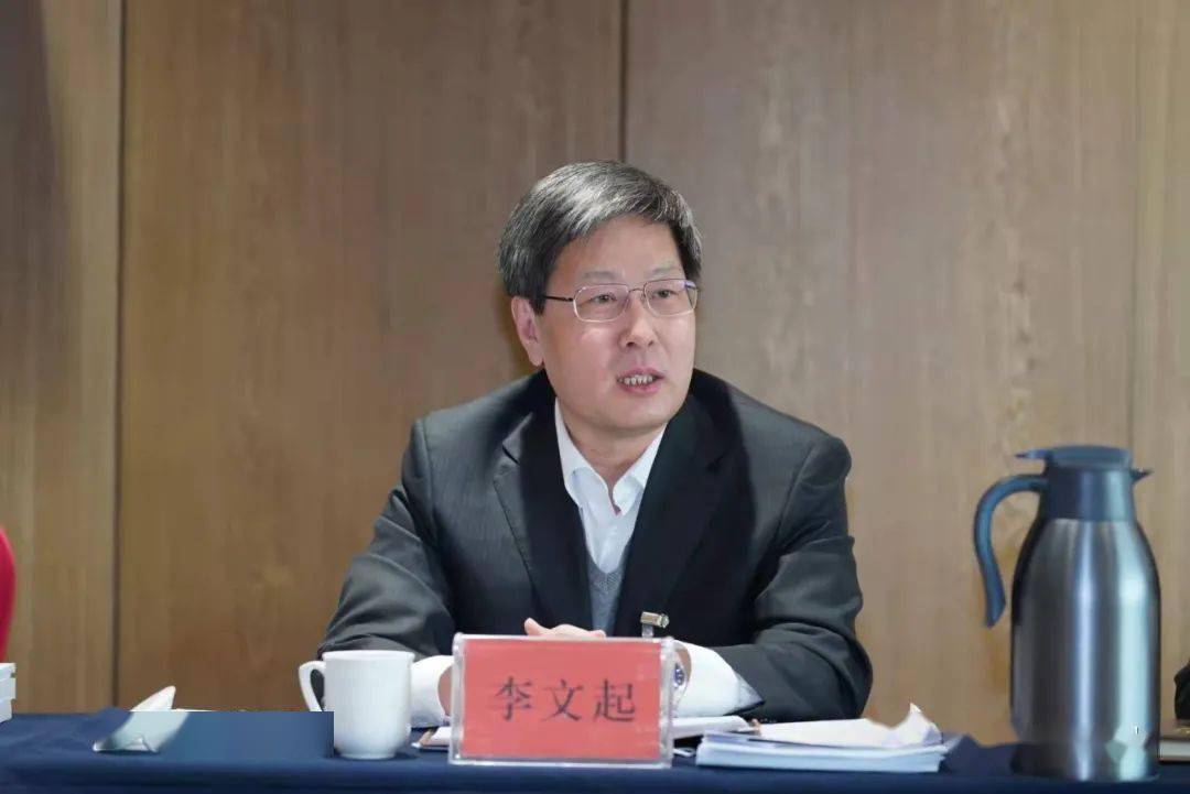 在苹果园代表团,李文起认真听取了各位代表的发言,并对过去五年石景山