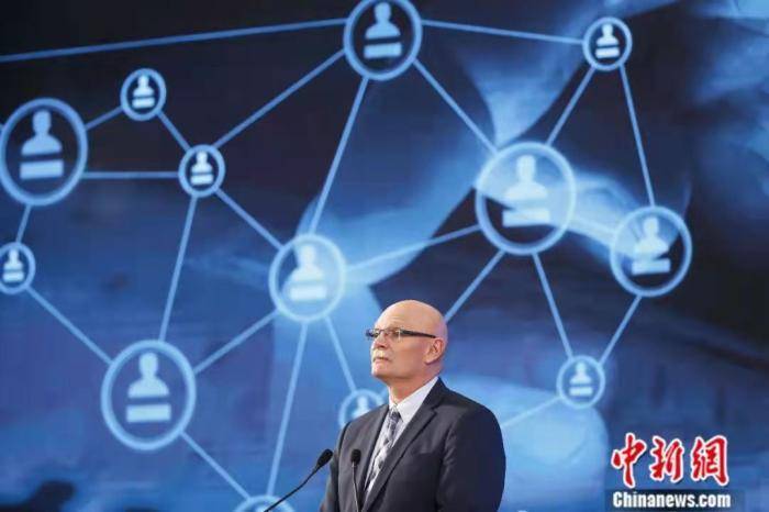 未来|东西问丨吴根友：“共享”的世界未来真的是平坦的吗？