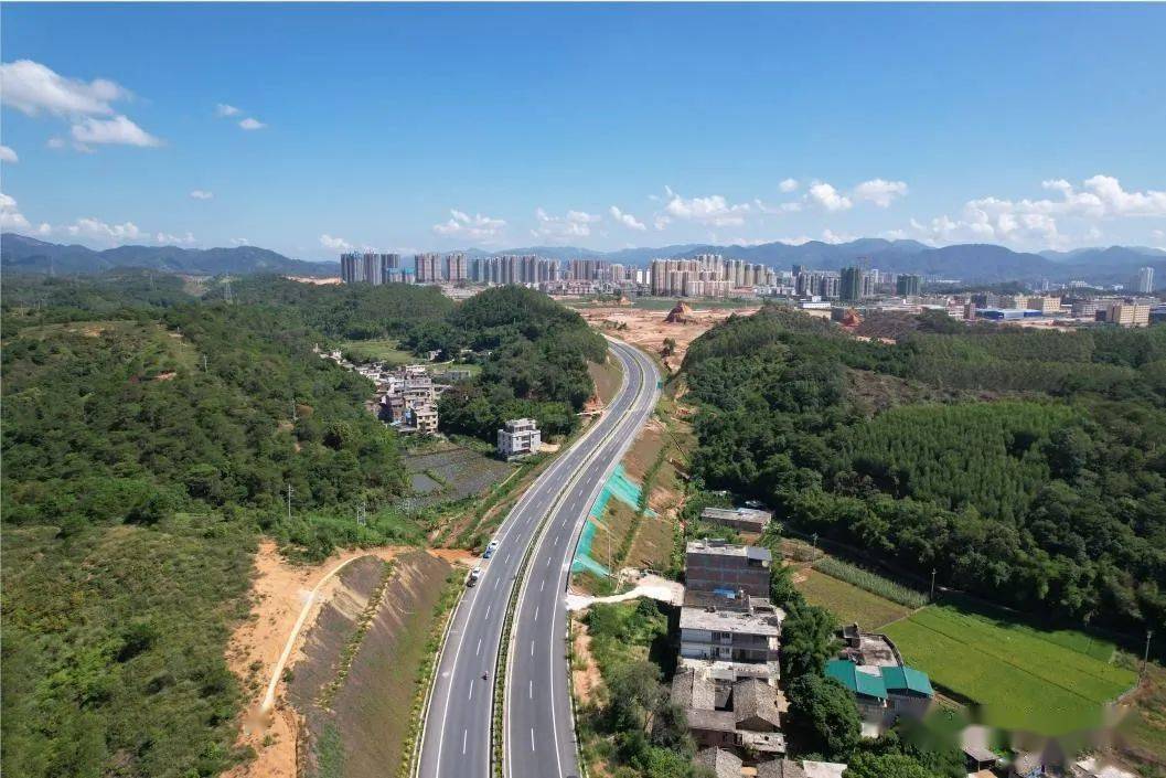 浦北县龙门镇至平马村一级公路工程顺利通过交工验收