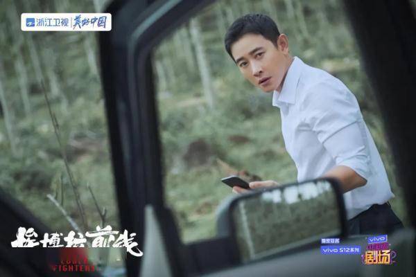 何欢|专访《埃博拉前线》主演罗晋毛晓彤：面对凶猛病毒，中国医生令人敬佩