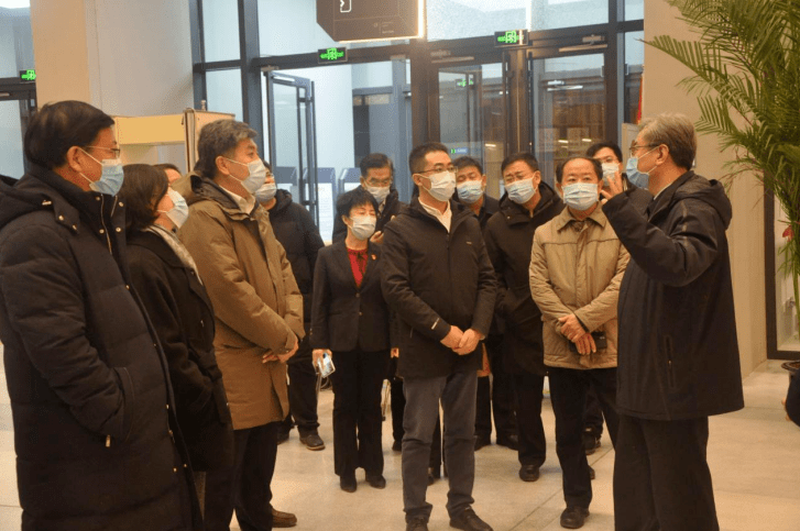 市图书馆新馆进行实地调研,市委常委,秘书长高峰,市政府副市长郭新耀