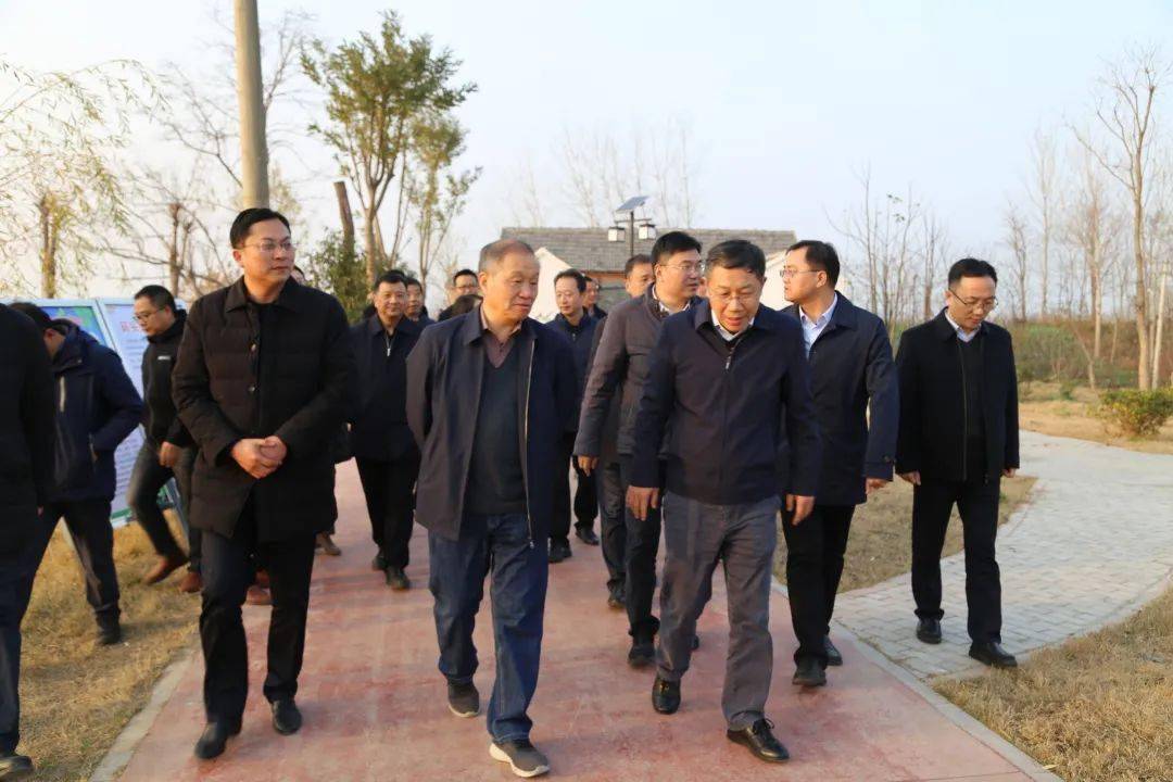 市生态环境局局长金春林,宝应县政府县长胡晓峰,副县长丁子健和相关