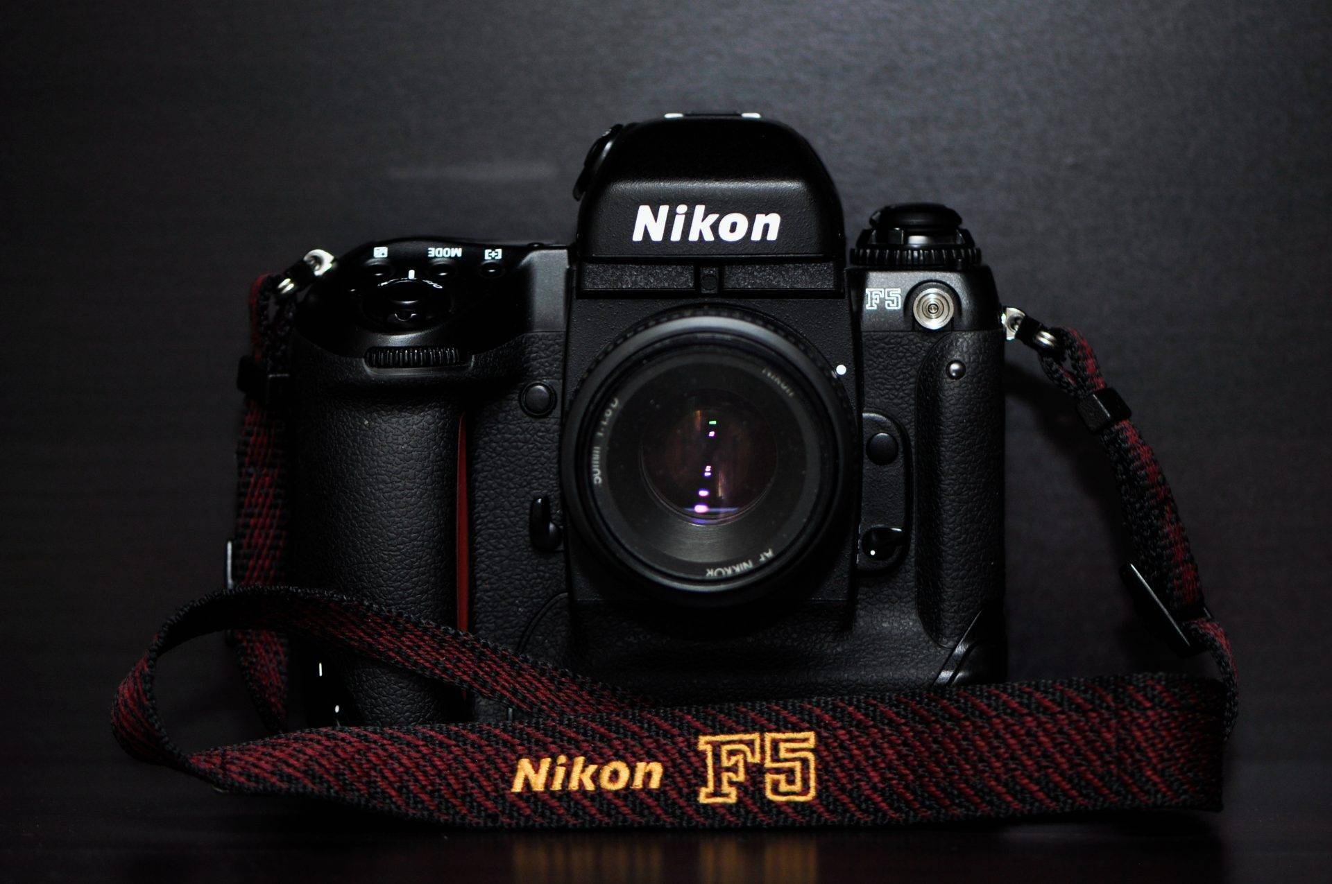 尼康发布f525周年限量纪念腕表价格比单反便宜太多