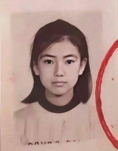 高圆圆小学证件照曝光,原来早就具备了美人特征,果然是名不虚传