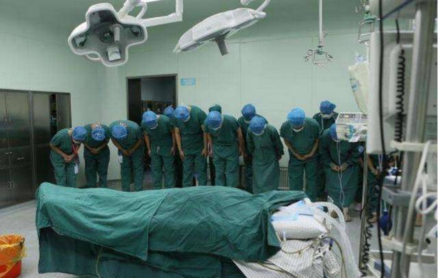 为何人死后不能摸尸体的脸科学家告知真相这不是迷信是科学