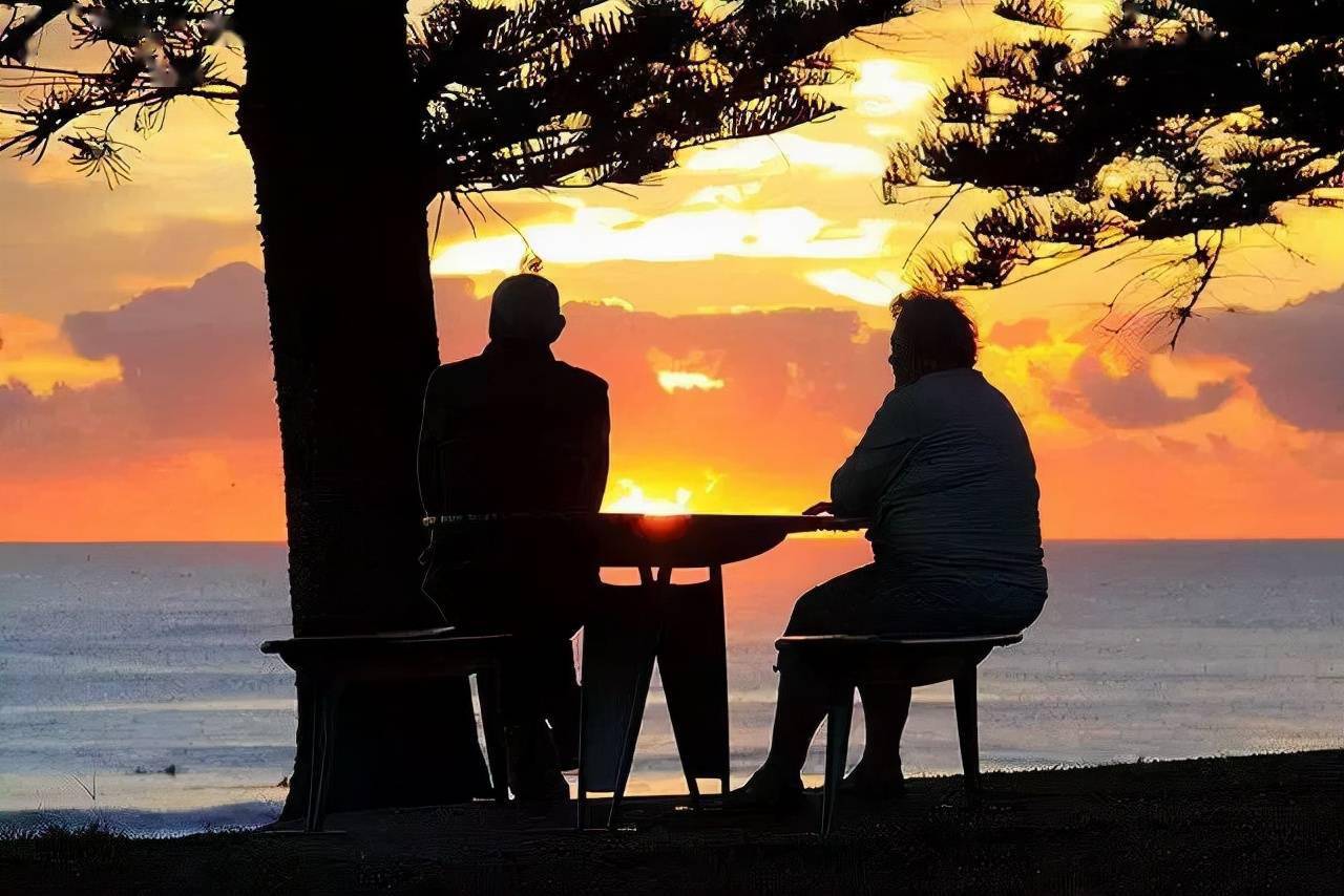 退休老人,学会体面地退出_生活_儿女_嫦娥