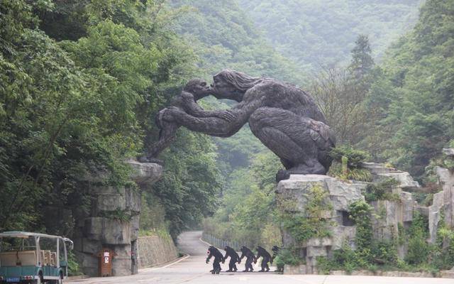 到了近代,关于神农架的传说传播就更多了,比如神农架野人,独角兽之类