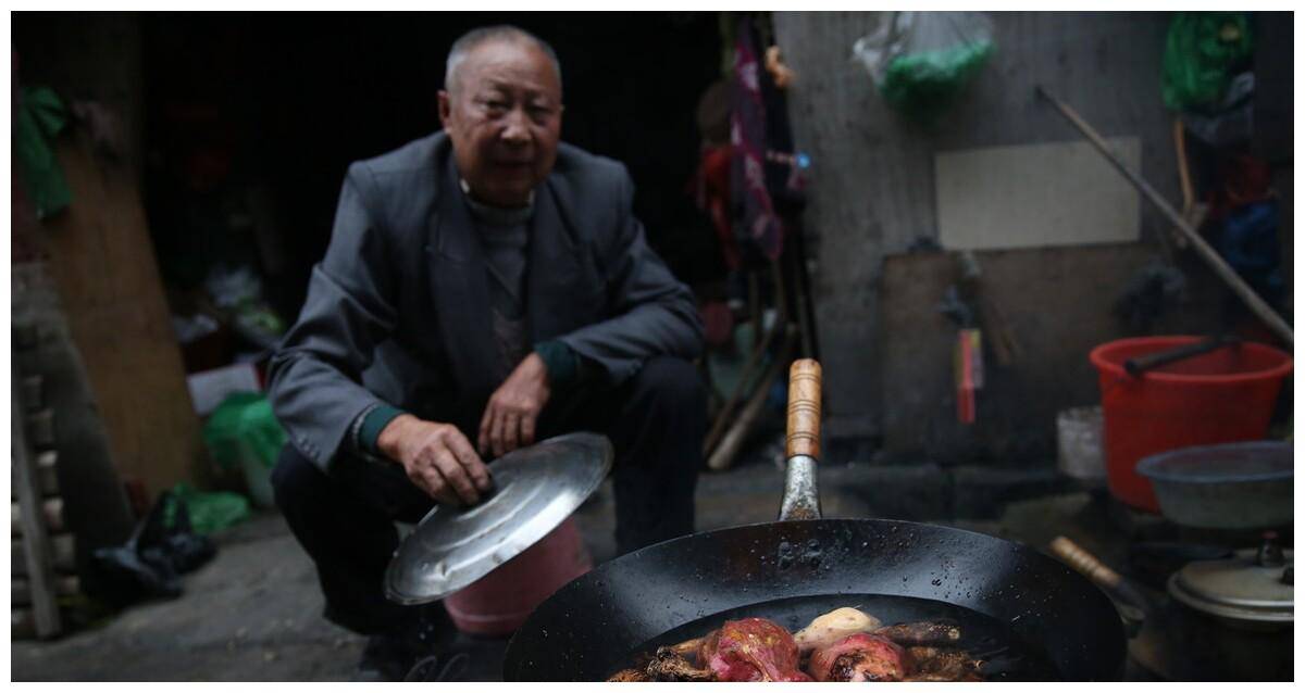 農村為什麼還有燒柴火做飯做菜提問人必定是城市人你們覺得呢