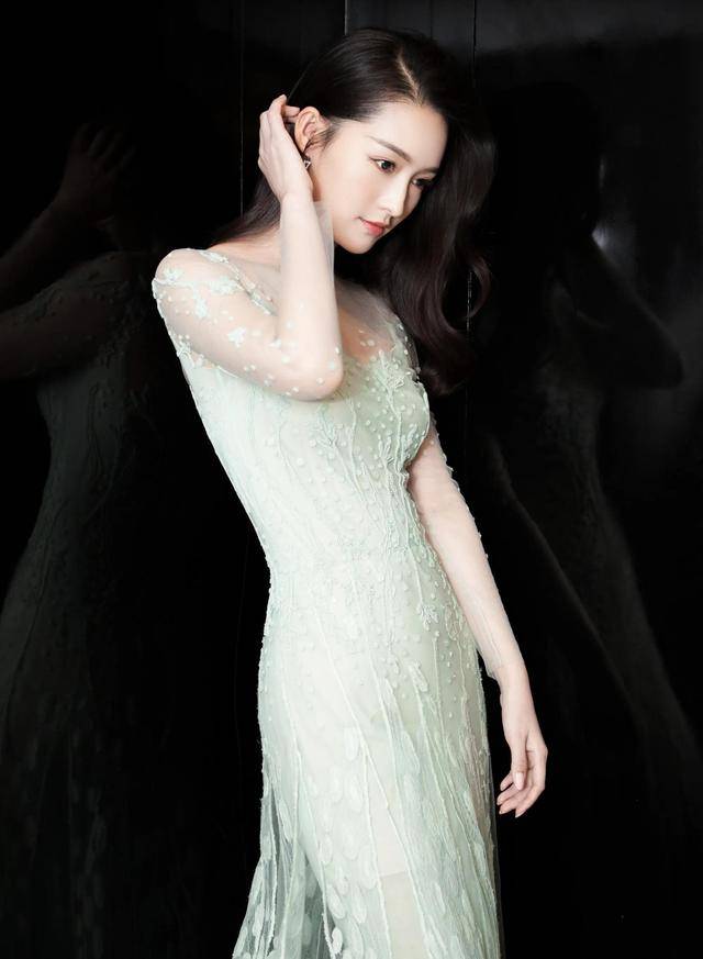 90后小花旦李沁写真集:人间尤物,婀娜多姿