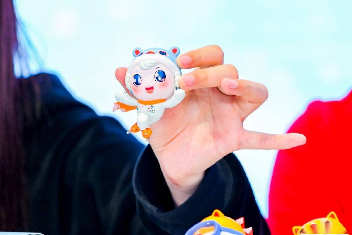 国美首发冰娃雪娃系列手办促进冰雪运动拓展
