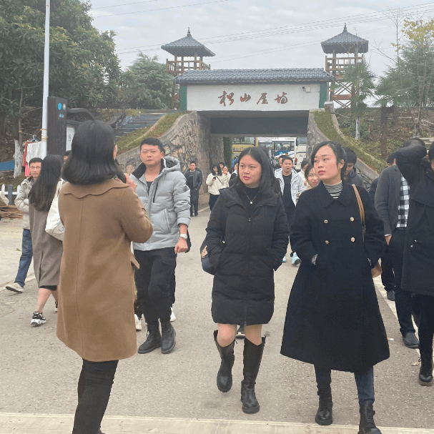 中和镇团委书记李川,官渡镇团委副书记杨先敏,永和镇团委副书记彭芳艳