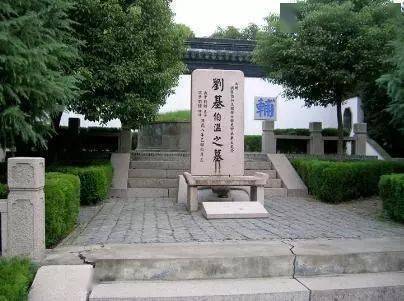 刘伯温去世前送朱元璋一筐鱼,17年后朱元璋才领悟,却悔之晚矣_马皇后