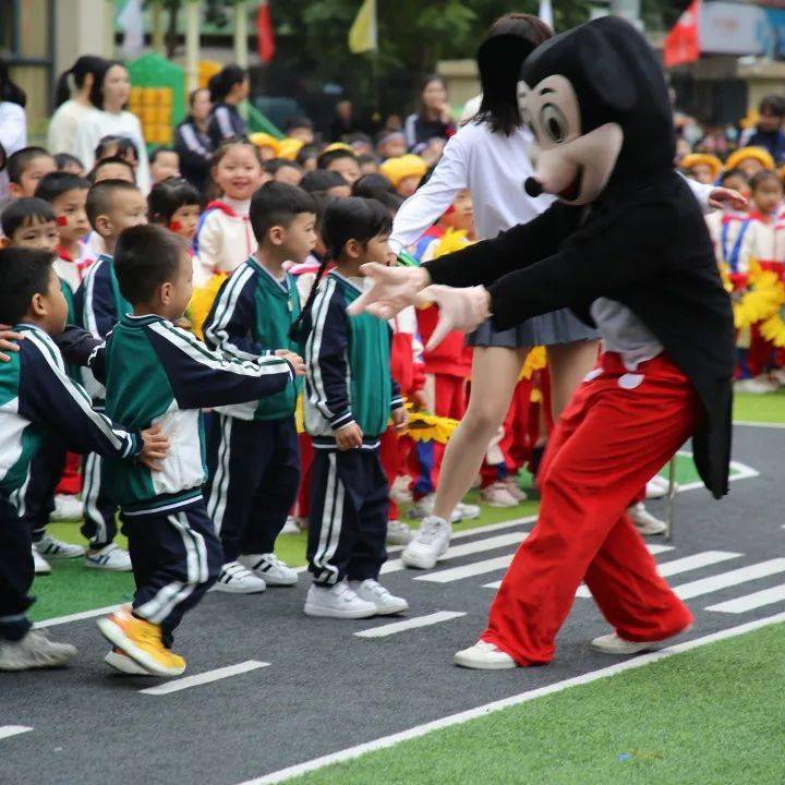 德宝毅行探世遗泉州市崇德实验幼儿园第五届冬季运动会开幕式