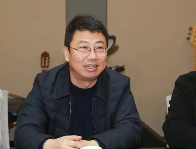 在座谈会上,繁峙县委统战部副部长张永顺介绍了繁峙县新的社会阶层