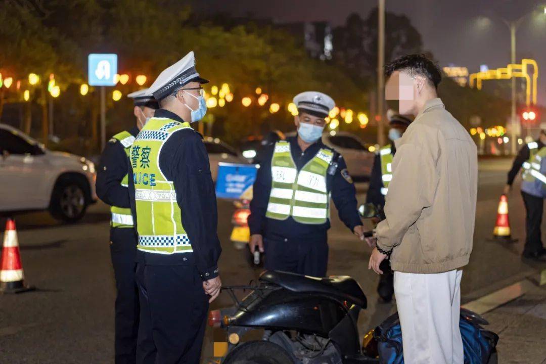 阳江交警一晚查扣违法摩托车75辆!