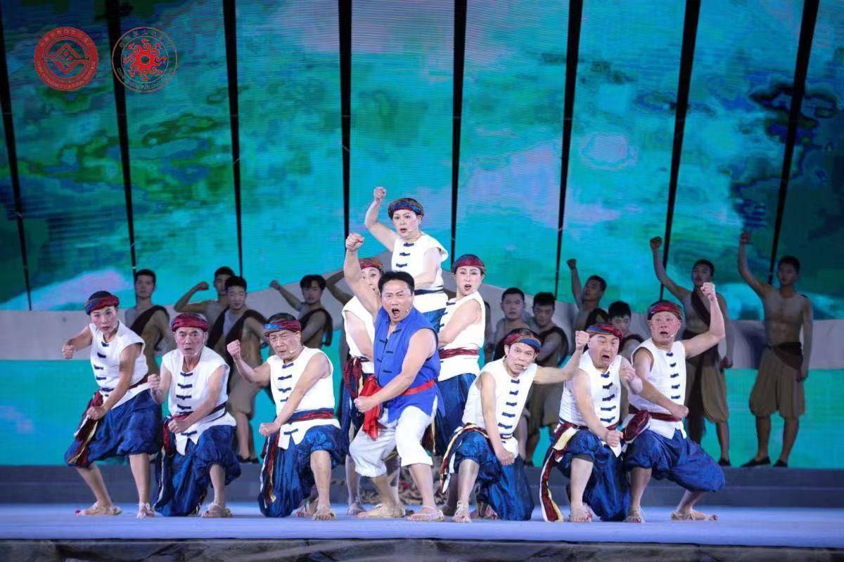 表演唱海菜腔《金鸟银鸟飞起来》以及川江号子,土家族民歌,羌族山歌