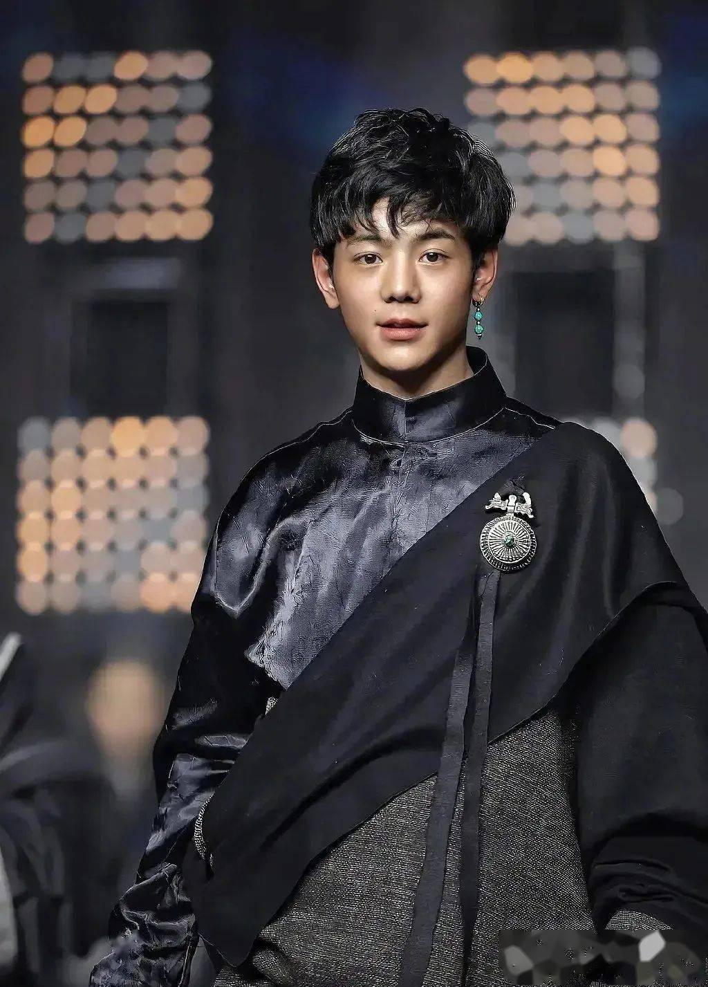 丁真藏服走秀676767