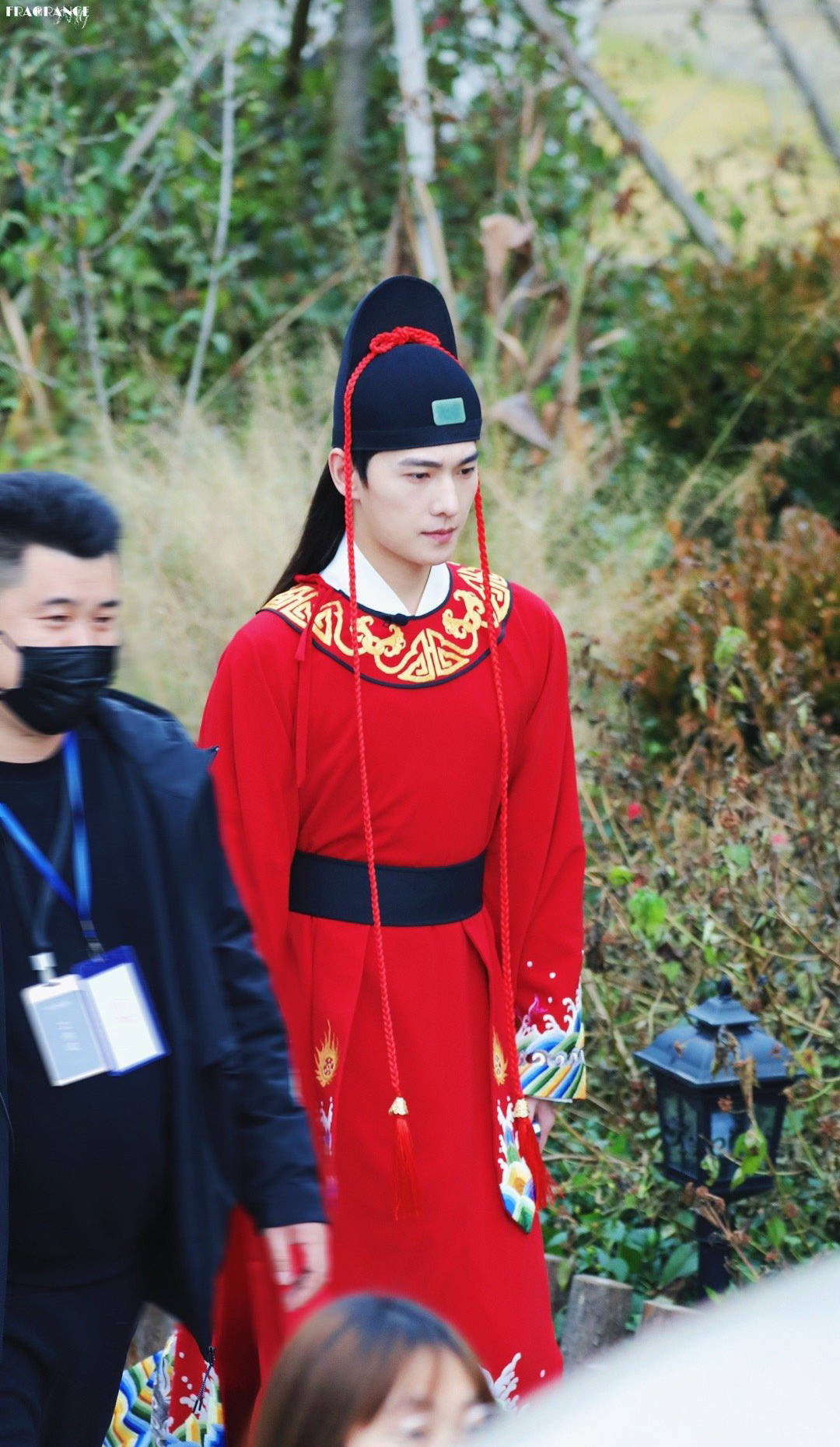 杨洋《青春环游记》cos展昭路透 红衣展昭上线……_一身正气_憧憬