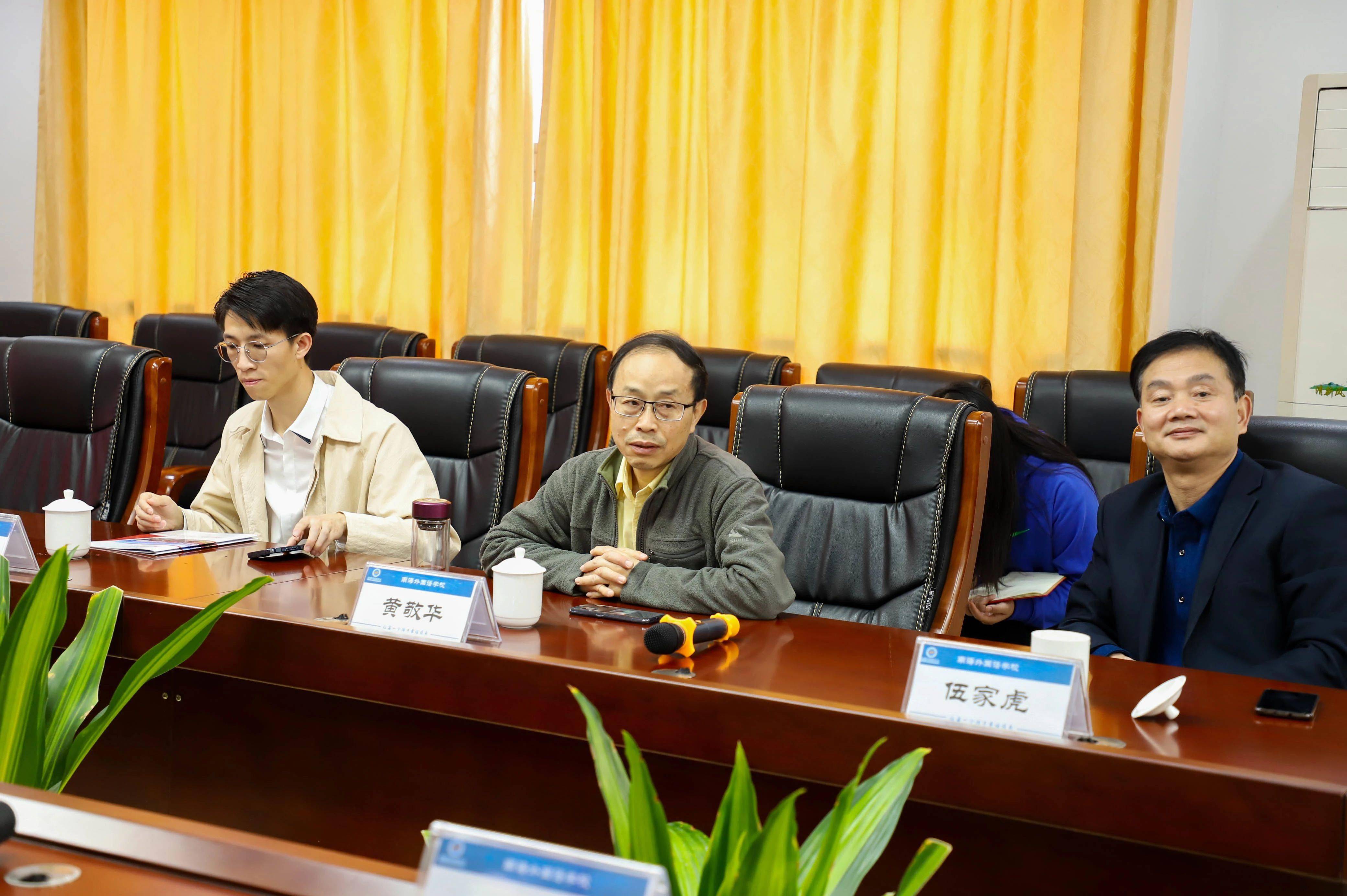 黄敬华副院长充分赞扬南外"幸福教育"教育理念,并肯定南外的品牌力量.