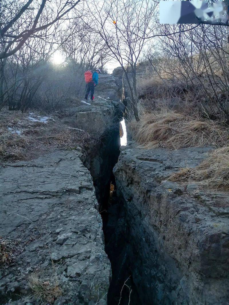 北京西山大裂缝图片图片