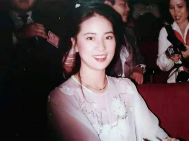 各大女明星的盛世美颜 477c66454d104f09a1d7daefa70de791.jpeg