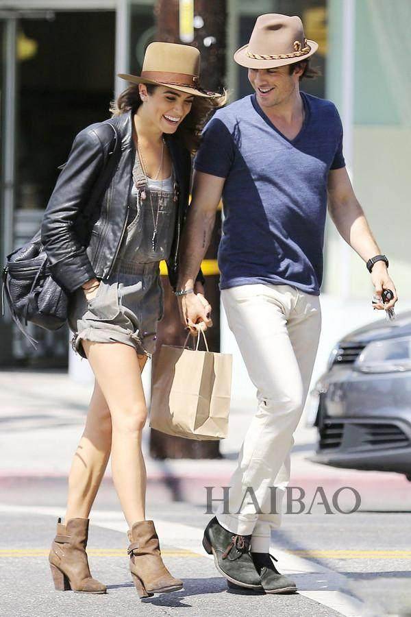 男主角携妻海滩度假狂秀恩爱,妻子不输前女友妮娜_伊恩_妮基·瑞德