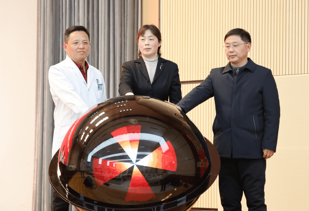 金湖县人民政府副县长唐凤娥指出,金湖县人民医院全体干部职工要把