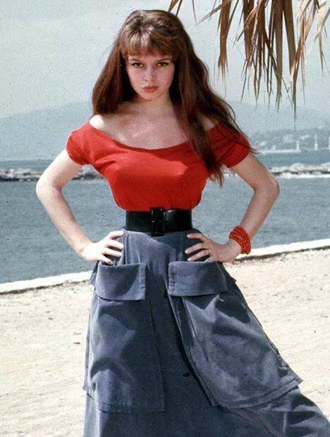 碧姬芭铎和梦露媲美的绝世尤物