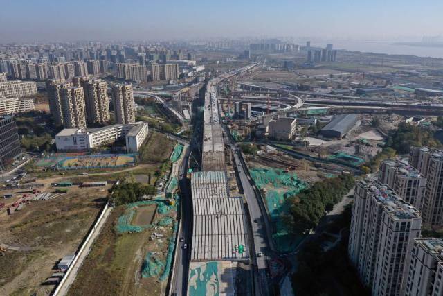 彭埠互通主线高架桥贯通