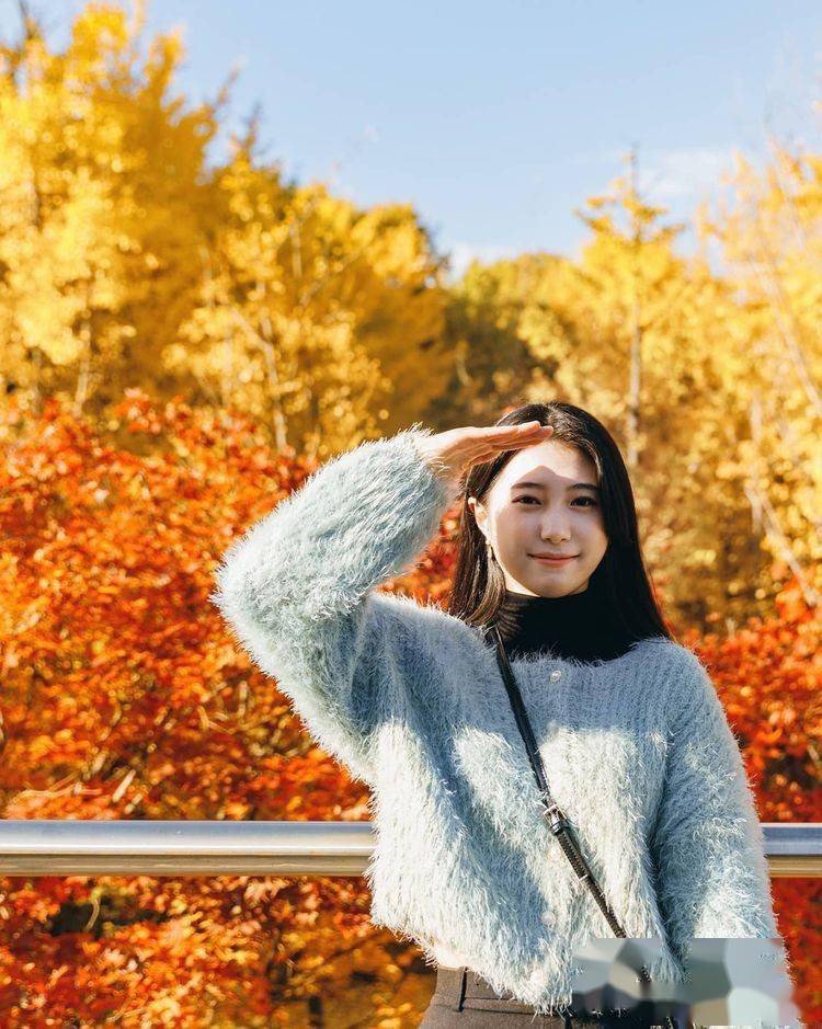 拍照手该怎么放,8种手部姿势,让你拍照不再尴尬不自然_上图_拍照片