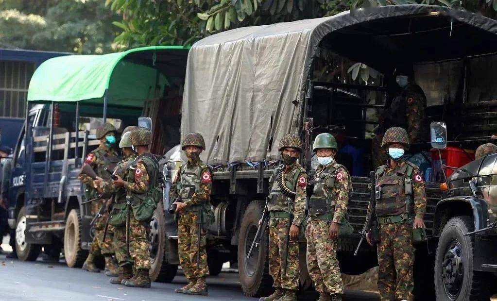 多人伤亡缅甸边境发生武装冲突2500余名缅甸人逃往泰国避难