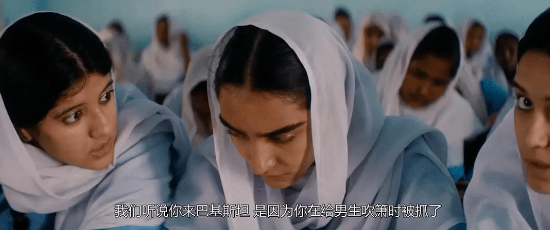 万丈深渊|被拍裸照、被骂荡妇,这片真是毁我三观