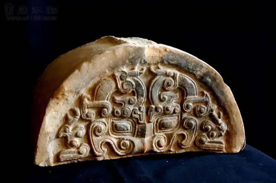 饕餮纹是玉器,青铜器上常见的花纹之一,盛行于商代至西周早期.