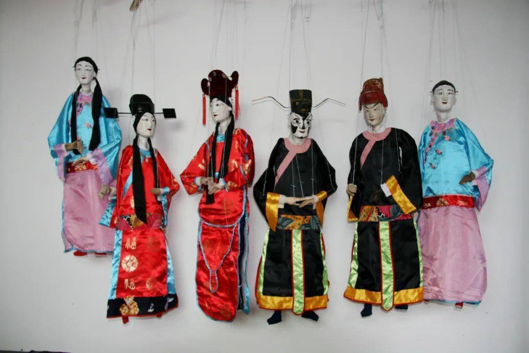 重要价值从出土戏俑与有关古碑文记载的 "夏殷为社"上看,木偶戏起源早