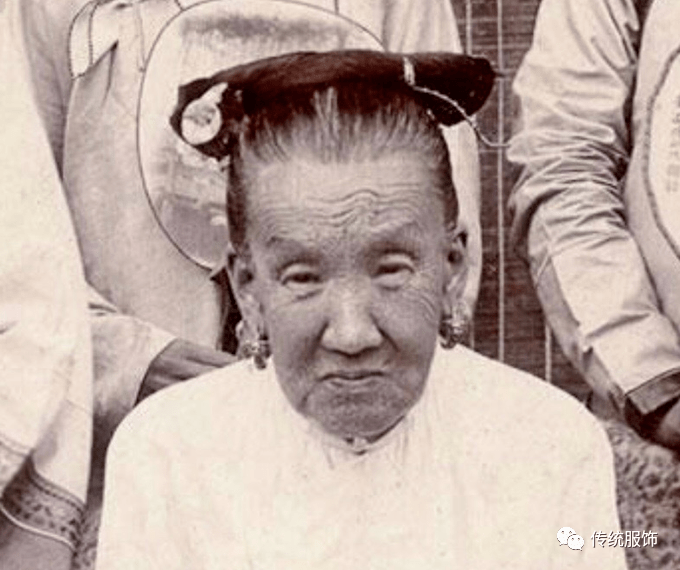 清朝福晋的地位竟然是挂在头饰上古装谣言粉碎机