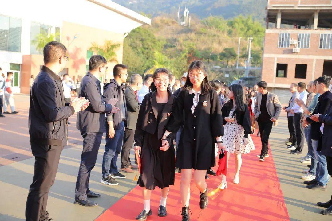 十八而志青春万岁安溪八中举办2022届高三年18岁成人礼