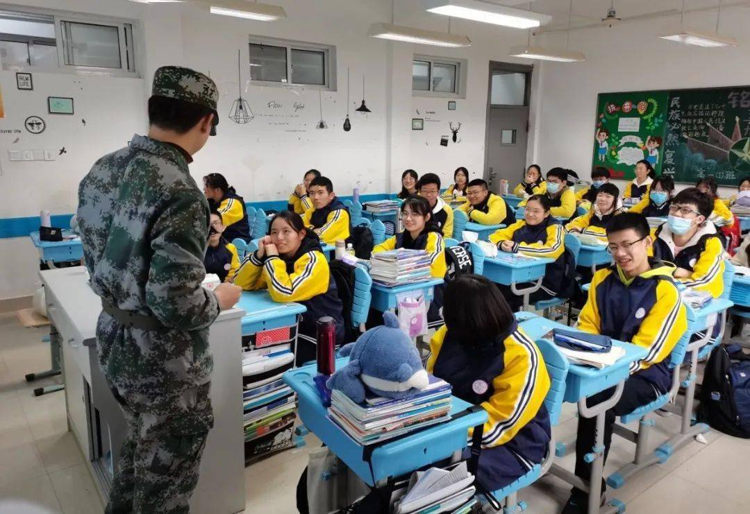 奋斗新时代迈进新征程2021年上海市泾南中学高一学生国防教育