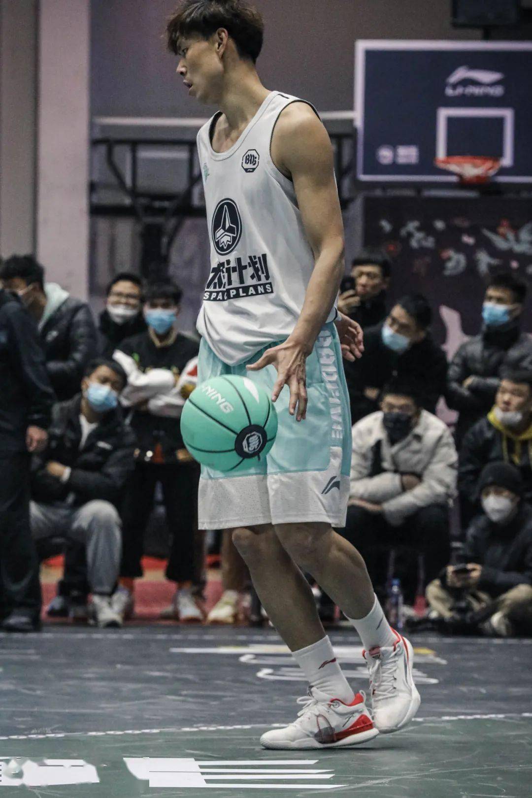 那么对于这样的篮球比赛,我们该如何定义他们?是属于街球性质?