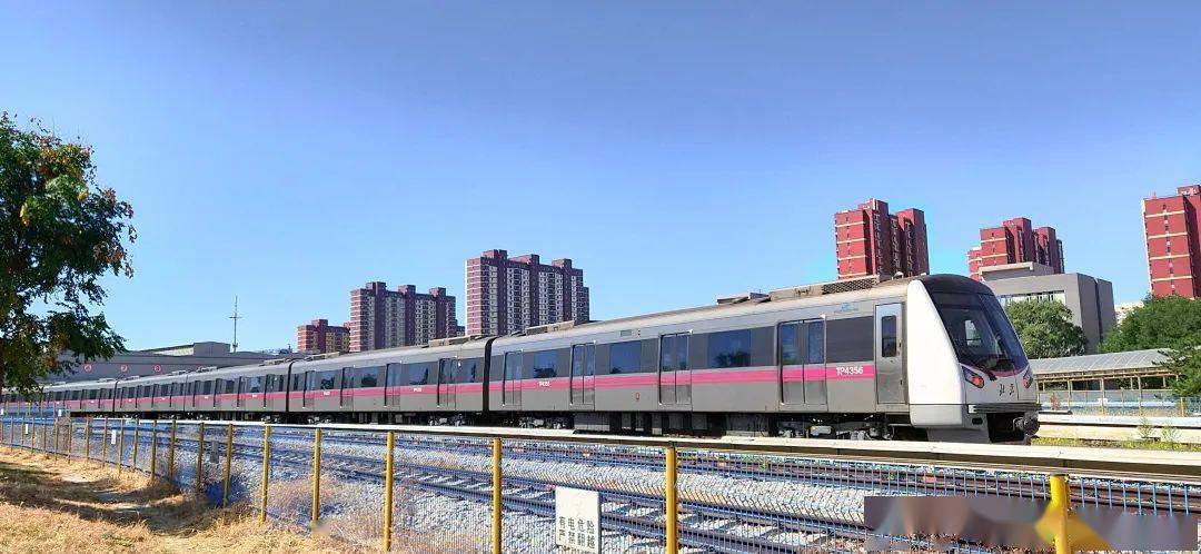 现场直击今起昌平5地铁站正式开通实名常乘客快速进站