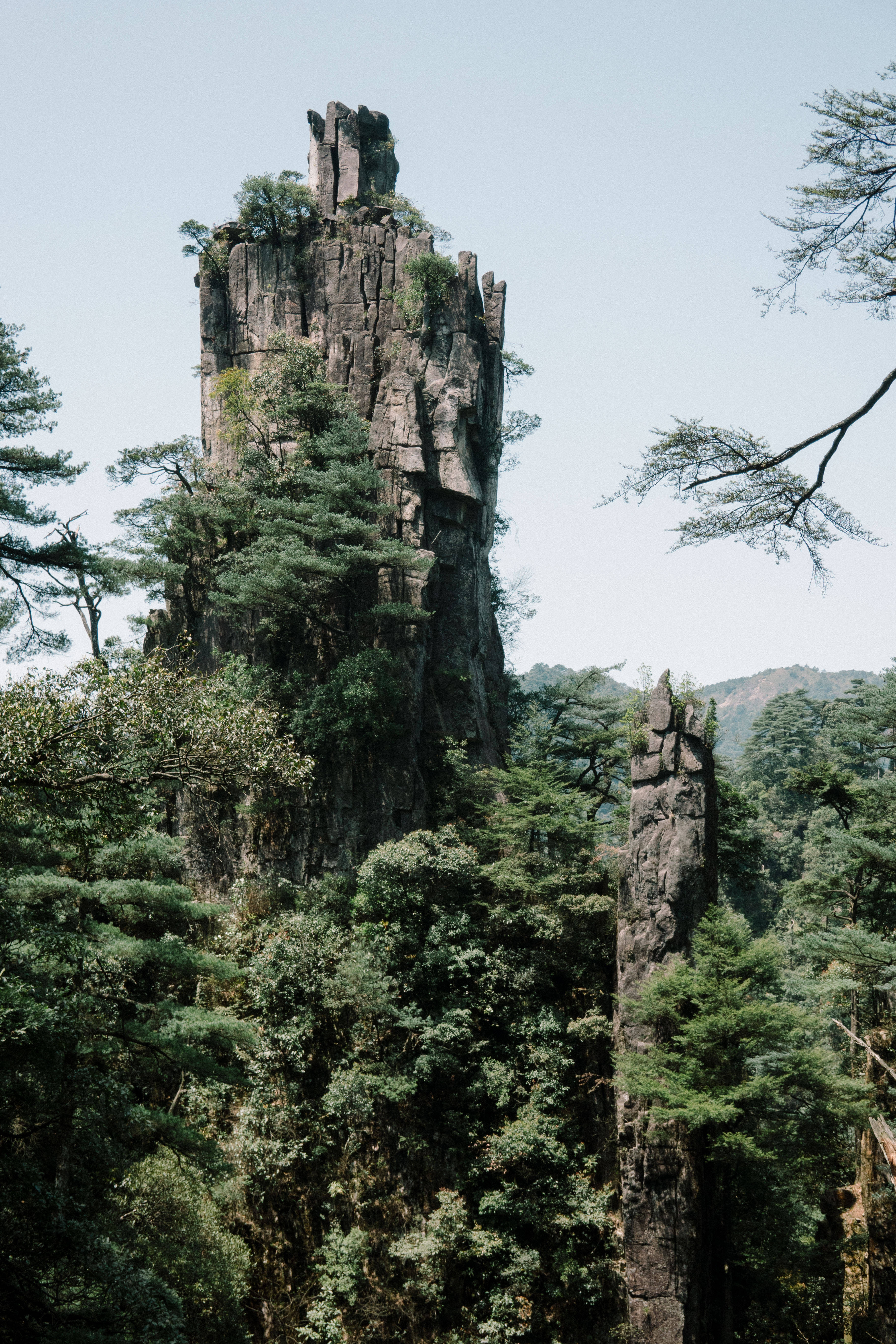 景區簡介:五指峰(山峰雲海景觀)將軍寨(森林峽谷景觀)猴王寨(據說一般